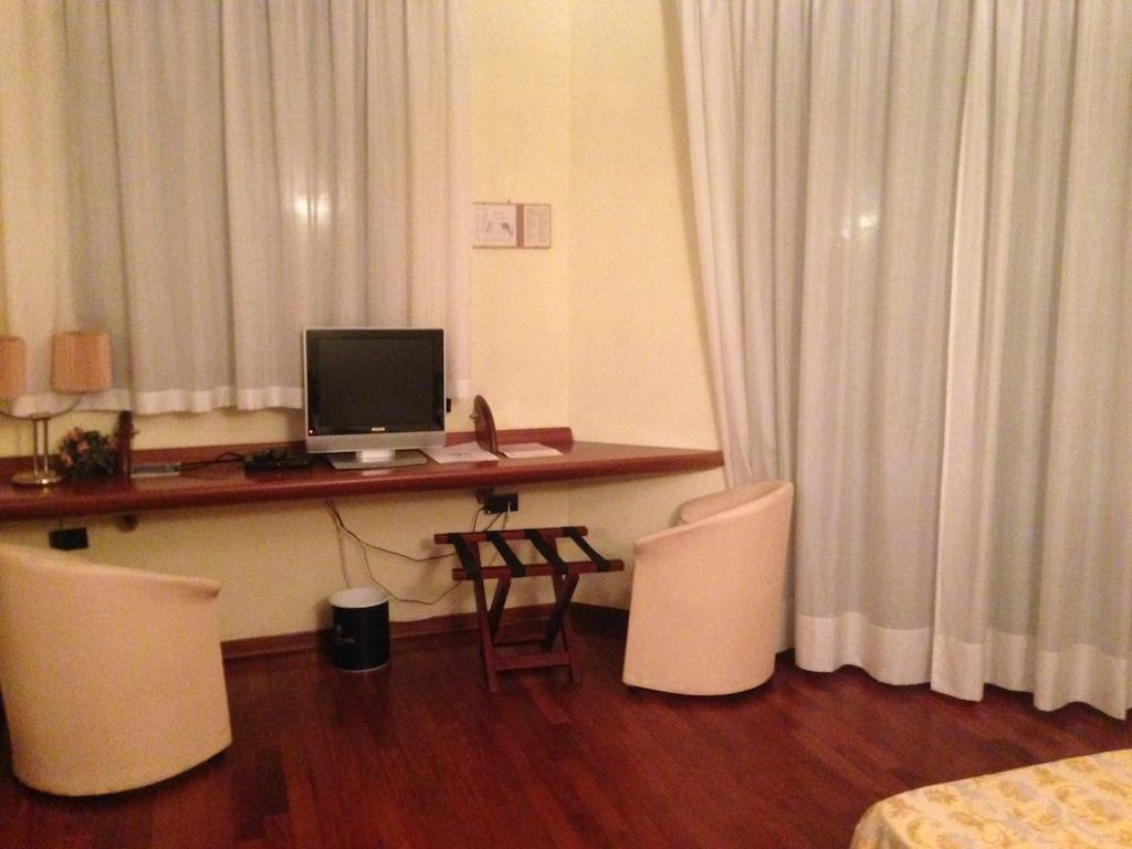 Hotel Sirenella Mele Habitación foto