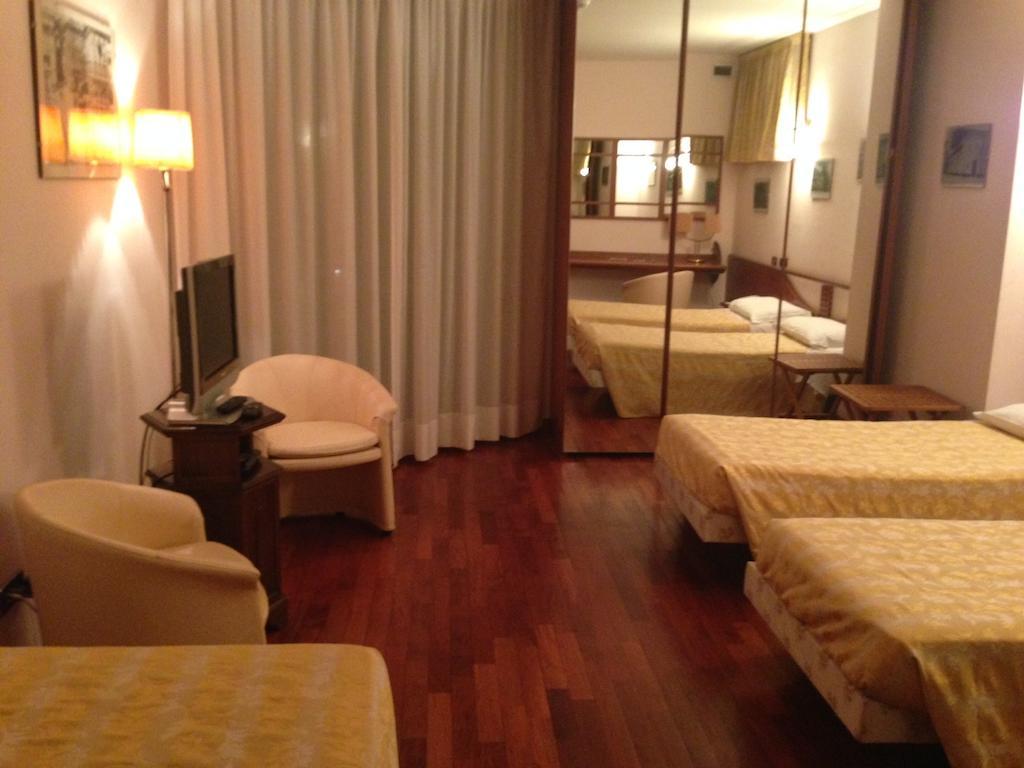 Hotel Sirenella Mele Habitación foto