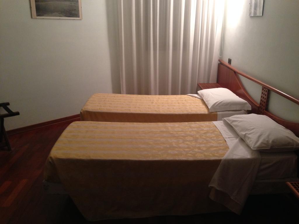 Hotel Sirenella Mele Habitación foto